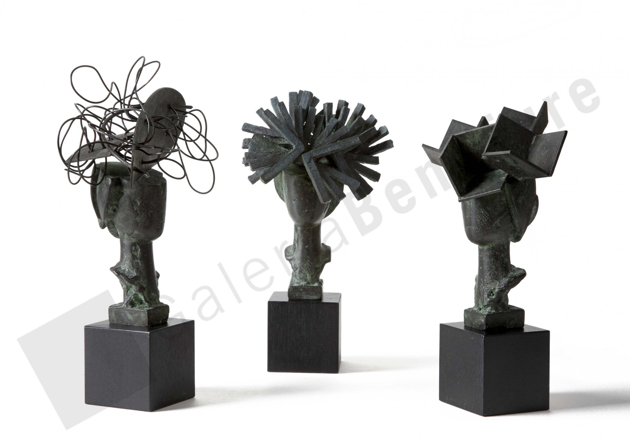 Diálogo de Damas, Bronce 22 x 12 x 9 cm cada una. Edición de 150 ejemplares